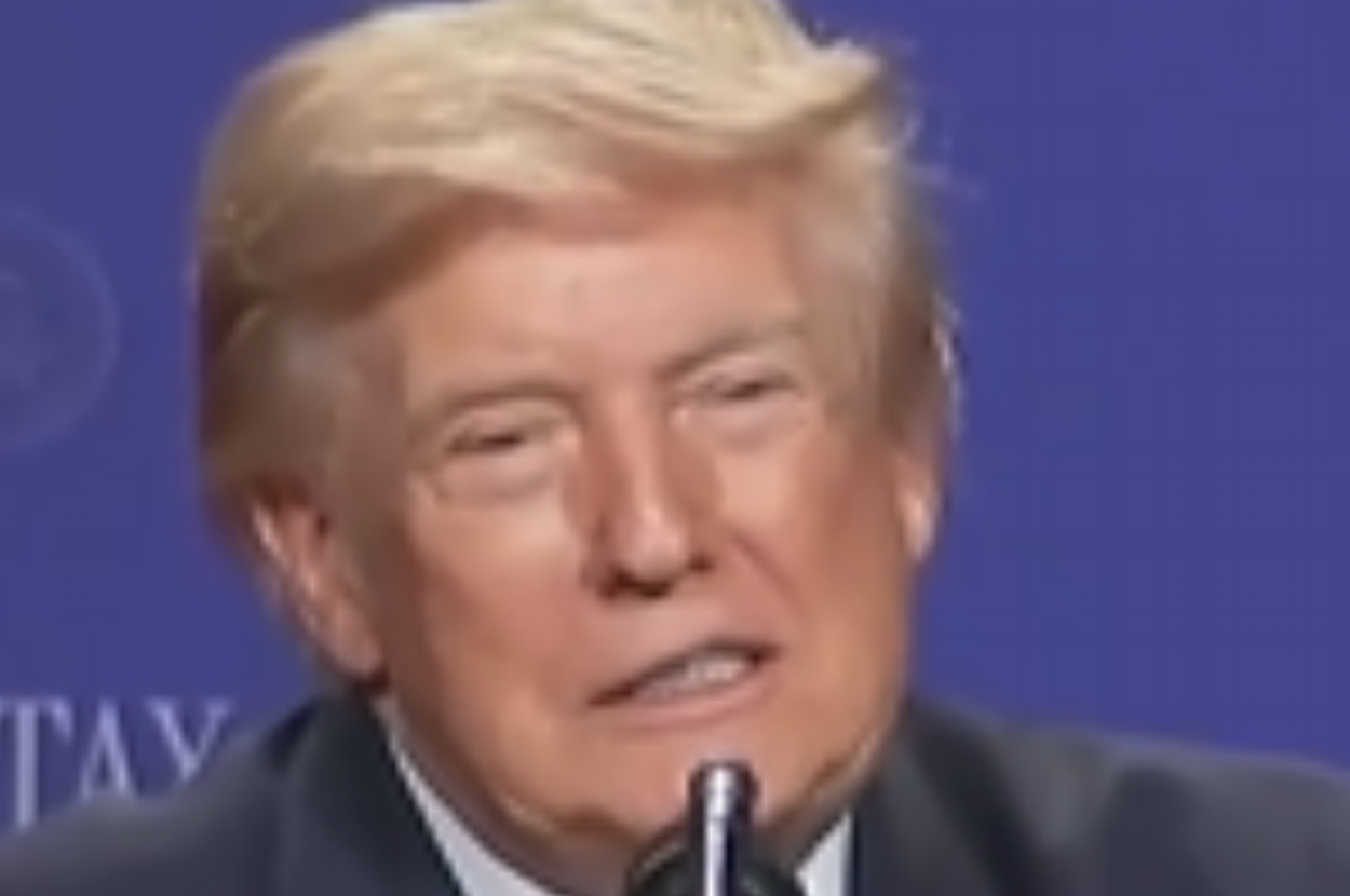This Thread About Donald Trump's New Hairstyle Is Very, Very, Very Funny