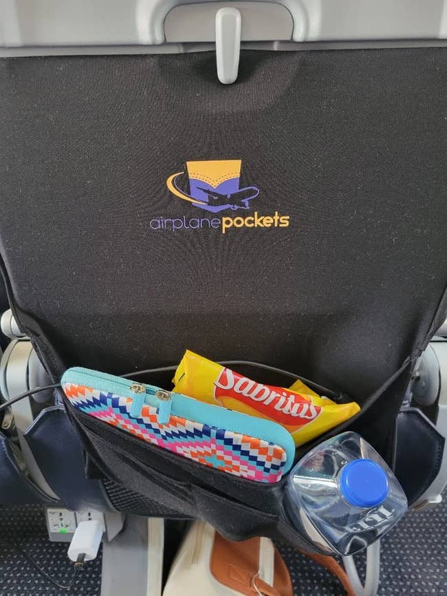 20 Things That’ll Make An Airplane Middle Seat Feel Almost Comfortable — image 3